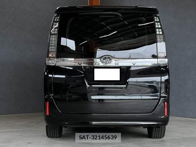 Toyota VOXY 2016-10 7360429-9