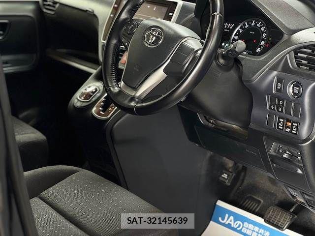 Toyota VOXY 2016-10 7360429-11