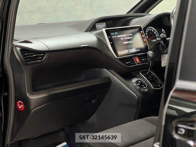 Toyota VOXY 2016-10 7360429-12