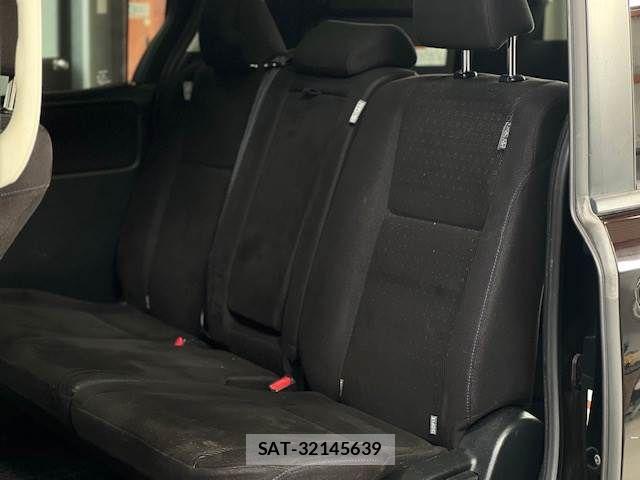 Toyota VOXY 2016-10 7360429-13