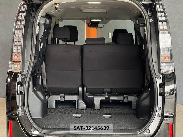 Toyota VOXY 2016-10 7360429-14