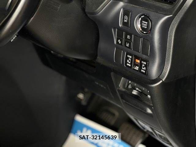 Toyota VOXY 2016-10 7360429-16