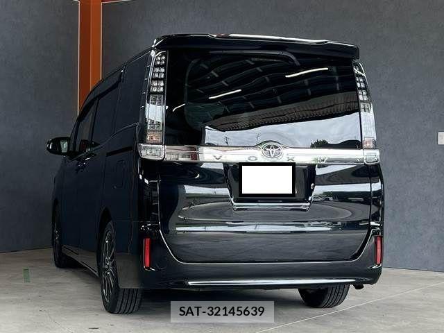 Toyota VOXY 2016-10 7360429-2