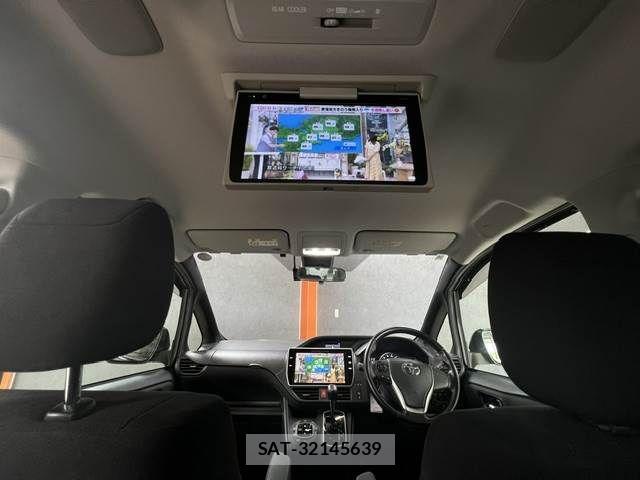 Toyota VOXY 2016-10 7360429-5