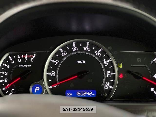 Toyota VOXY 2016-10 7360429-6