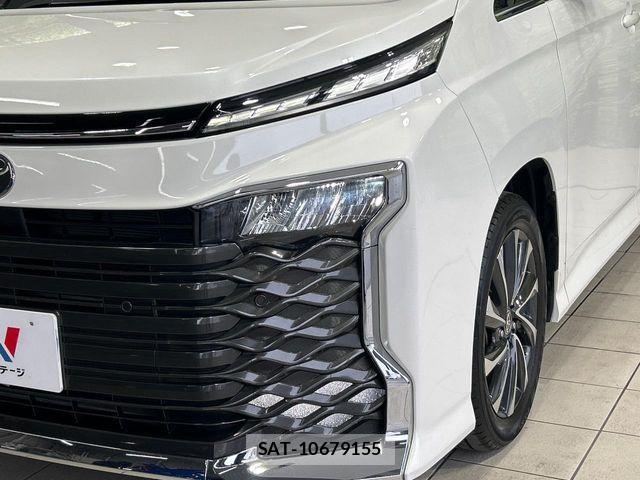 Toyota VOXY 2022-11 7360390-9
