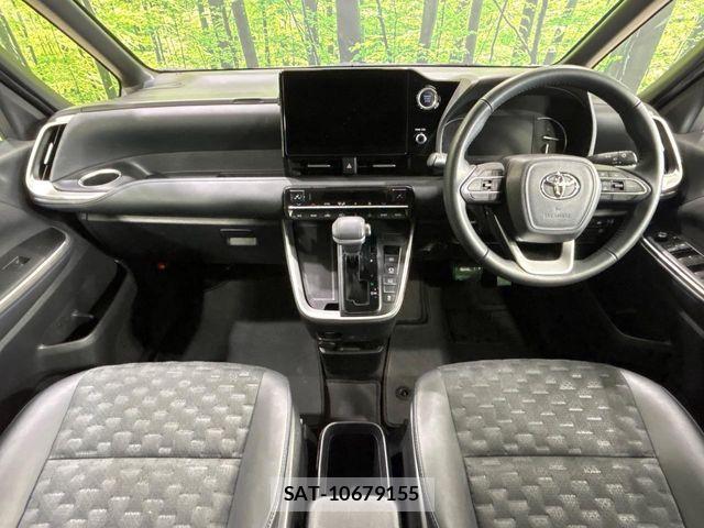 Toyota VOXY 2022-11 7360390-1