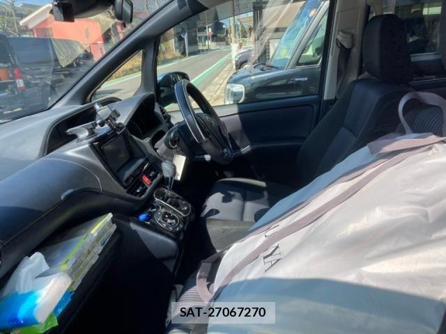 Toyota VOXY 2017-06 7360427-10