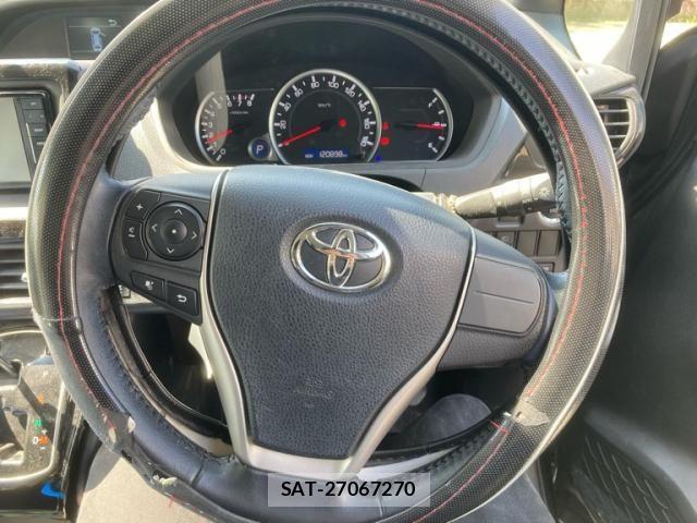 Toyota VOXY 2017-06 7360427-14
