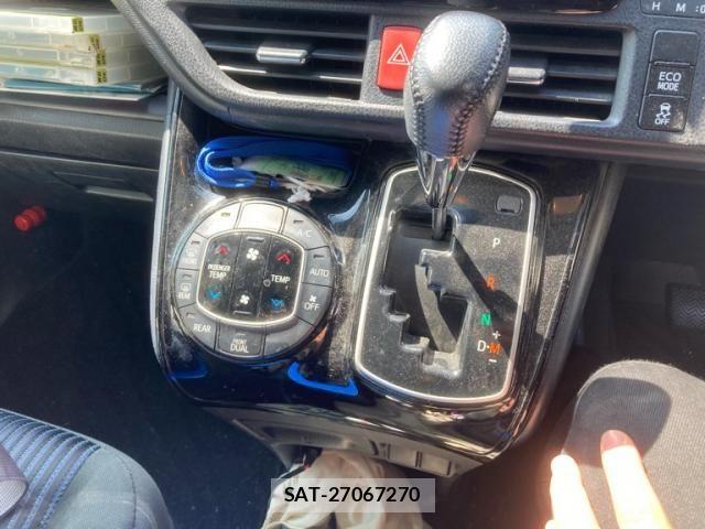 Toyota VOXY 2017-06 7360427-19