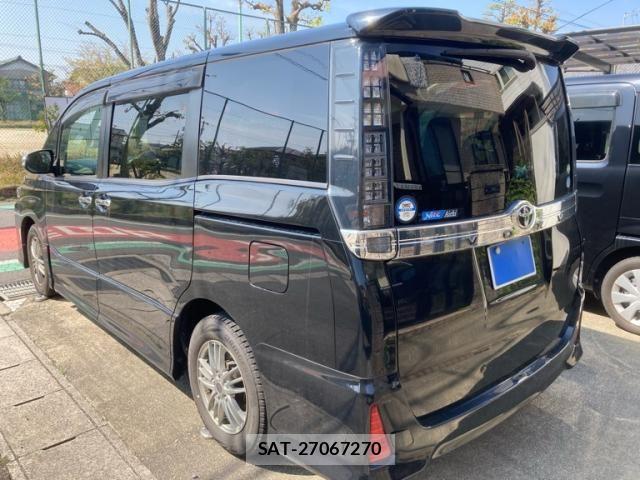Toyota VOXY 2017-06 7360427-3