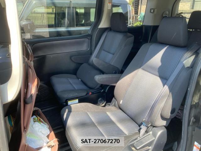 Toyota VOXY 2017-06 7360427-7