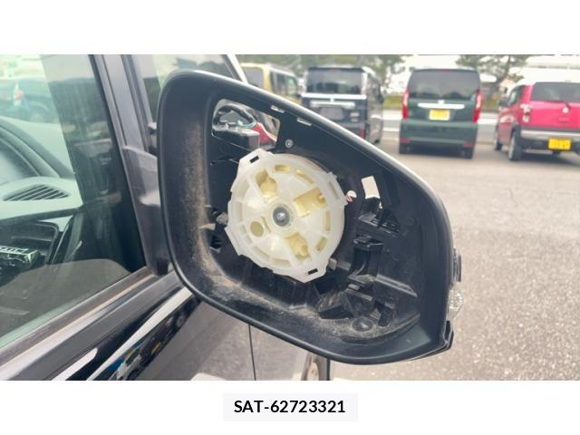 Toyota VOXY 2019-09 7360421-8
