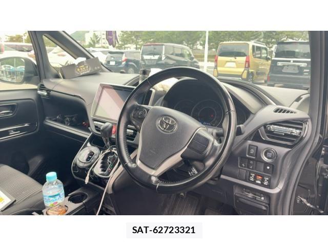Toyota VOXY 2019-09 7360421-9