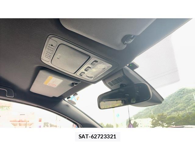 Toyota VOXY 2019-09 7360421-18