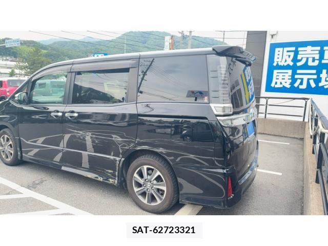 Toyota VOXY 2019-09 7360421-3