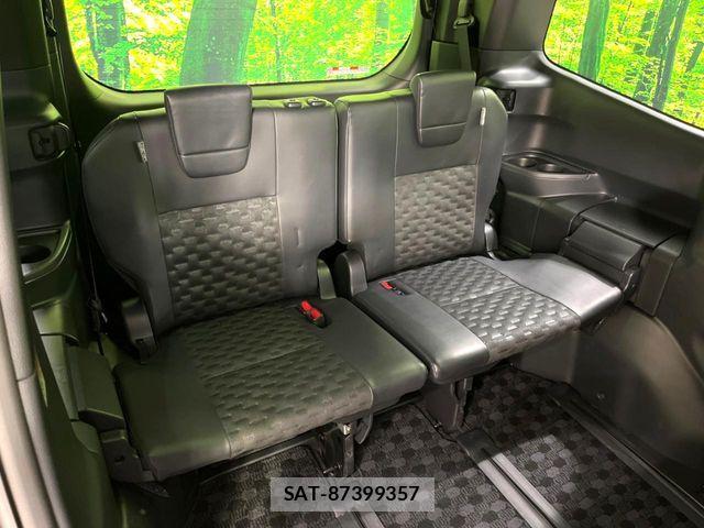 Toyota VOXY 2022-10 7360382-9