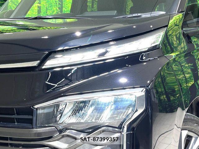 Toyota VOXY 2022-10 7360382-12