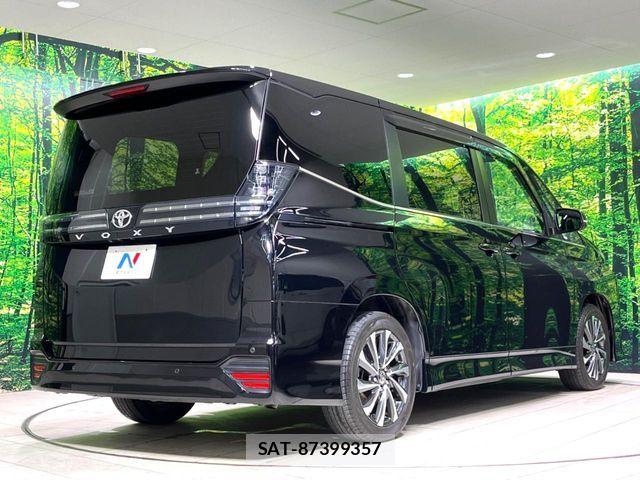 Toyota VOXY 2022-10 7360382-17