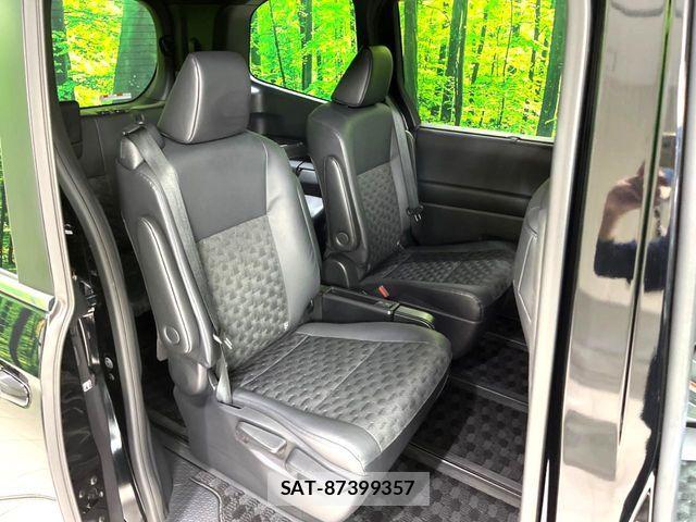 Toyota VOXY 2022-10 7360382-8