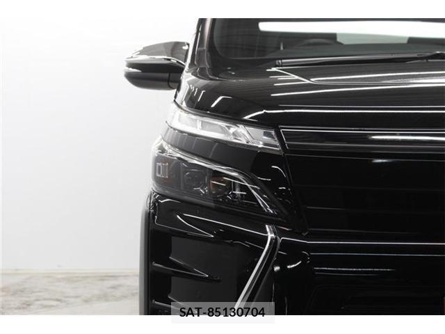 Toyota VOXY 2019-05 7360410-11
