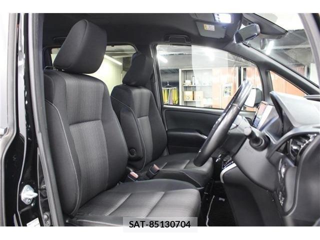 Toyota VOXY 2019-05 7360410-26