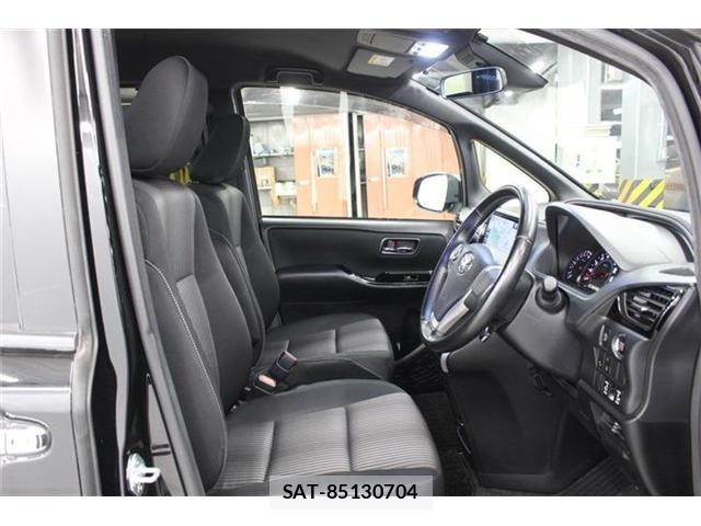 Toyota VOXY 2019-05 7360410-28