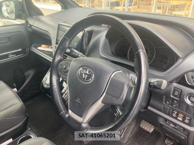 Toyota VOXY 2017-10 7360424-10