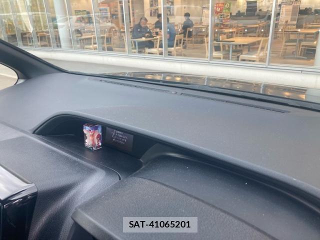 Toyota VOXY 2017-10 7360424-11