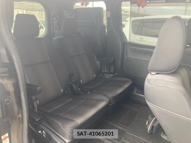 Toyota VOXY 2017-10 7360424-13