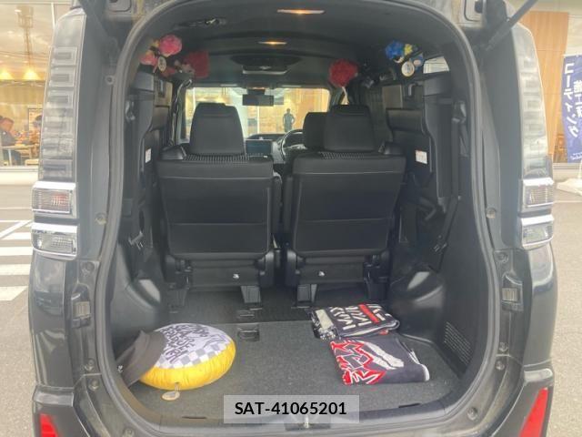 Toyota VOXY 2017-10 7360424-14