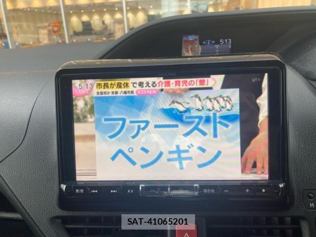 Toyota VOXY 2017-10 7360424-16