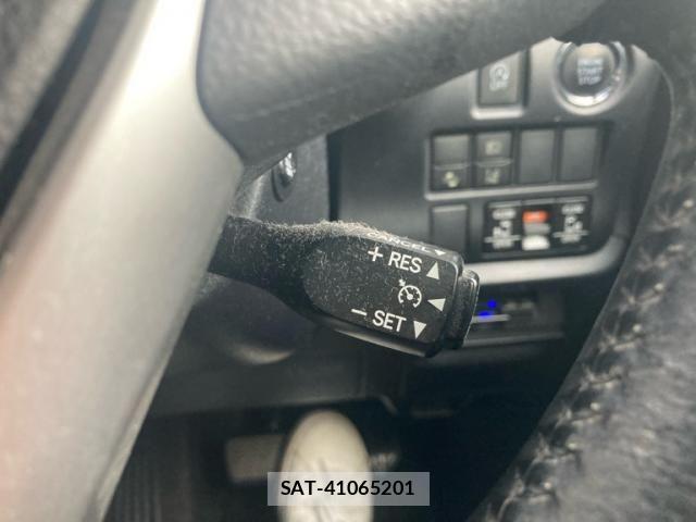 Toyota VOXY 2017-10 7360424-18
