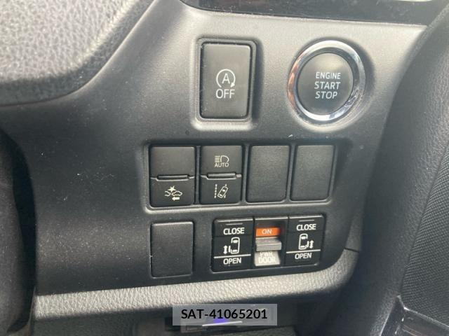 Toyota VOXY 2017-10 7360424-19
