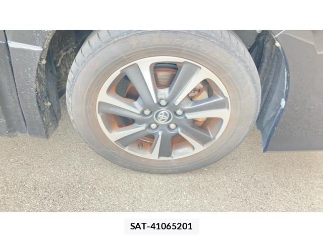 Toyota VOXY 2017-10 7360424-22