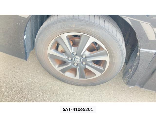 Toyota VOXY 2017-10 7360424-23