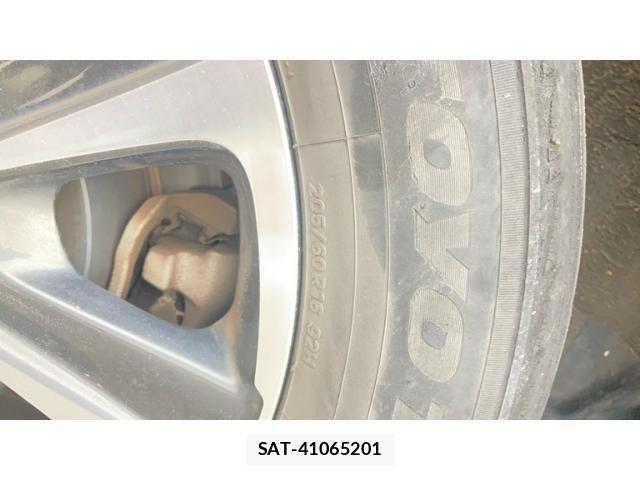 Toyota VOXY 2017-10 7360424-25