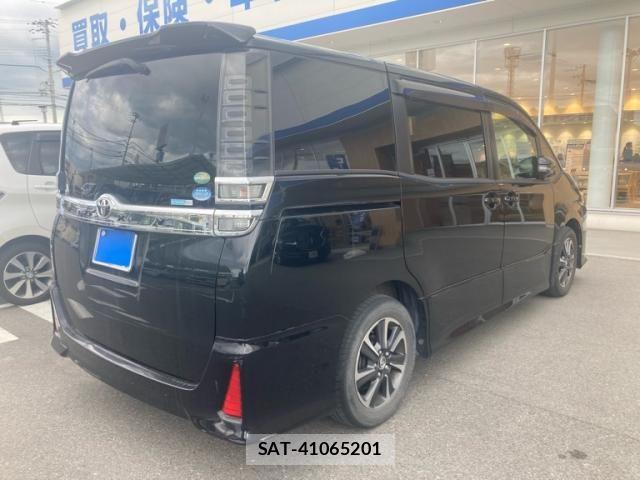 Toyota VOXY 2017-10 7360424-7