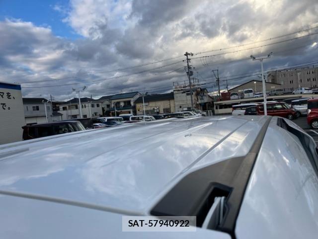 Toyota VOXY 2016-03 7360426-10