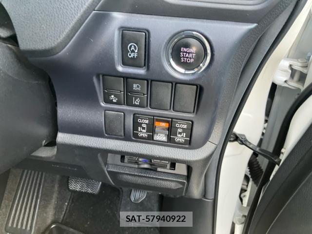 Toyota VOXY 2016-03 7360426-14