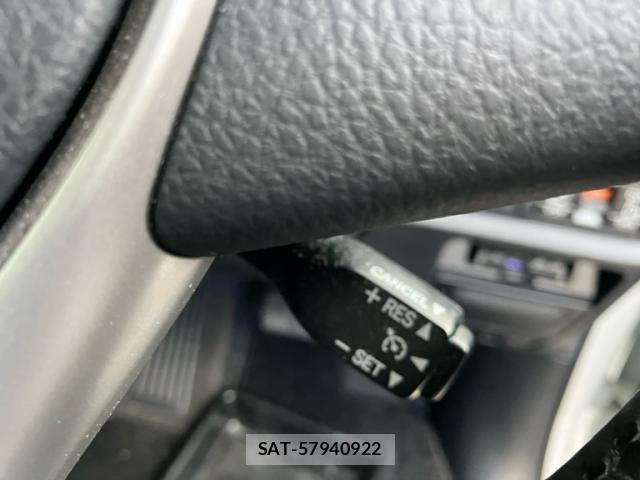 Toyota VOXY 2016-03 7360426-15