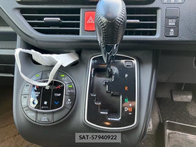 Toyota VOXY 2016-03 7360426-16