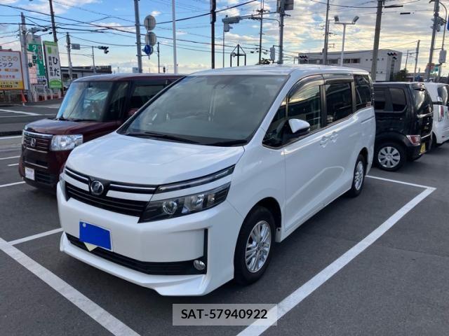 Toyota VOXY 2016-03 7360426-1