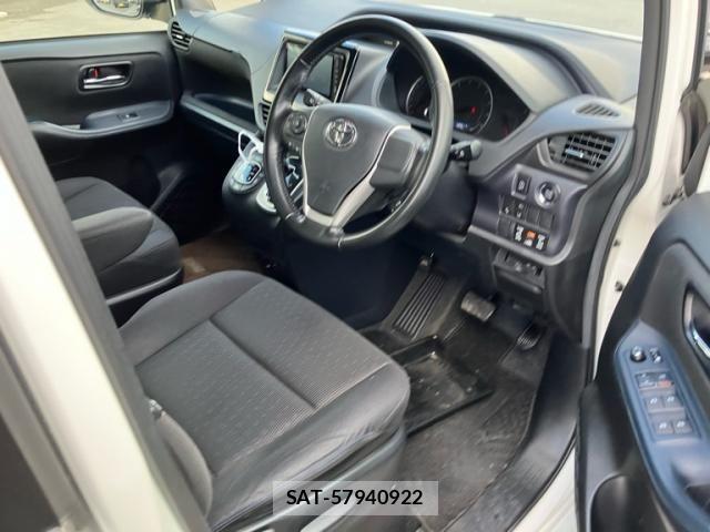 Toyota VOXY 2016-03 7360426-3