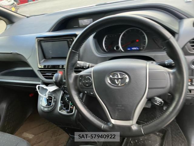 Toyota VOXY 2016-03 7360426-4