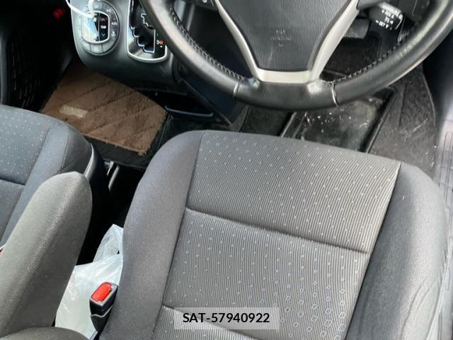 Toyota VOXY 2016-03 7360426-6