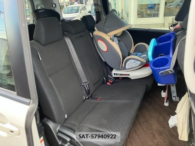 Toyota VOXY 2016-03 7360426-7