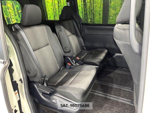 Toyota VOXY 2020-08 7360400-8
