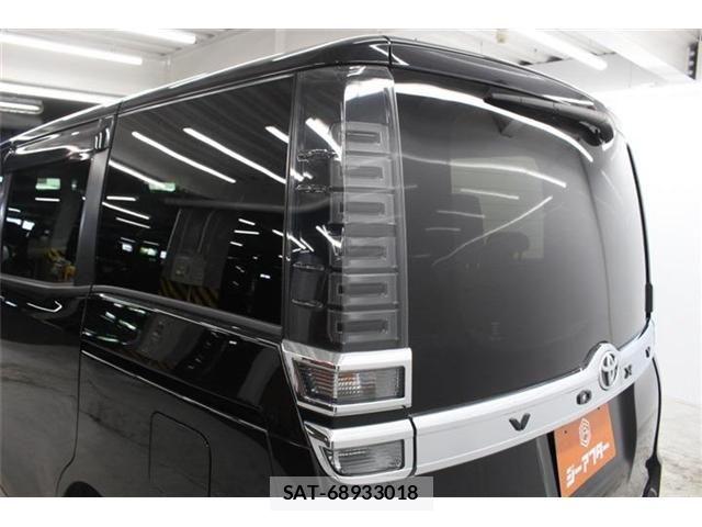 Toyota VOXY 2018-11 7360418-17