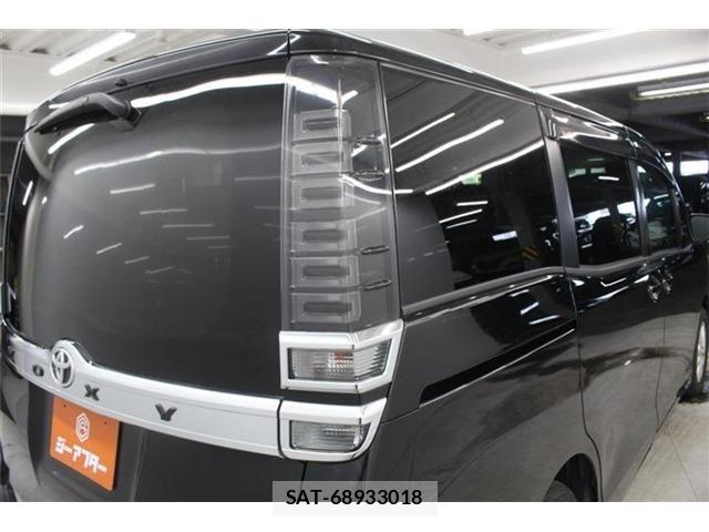 Toyota VOXY 2018-11 7360418-18